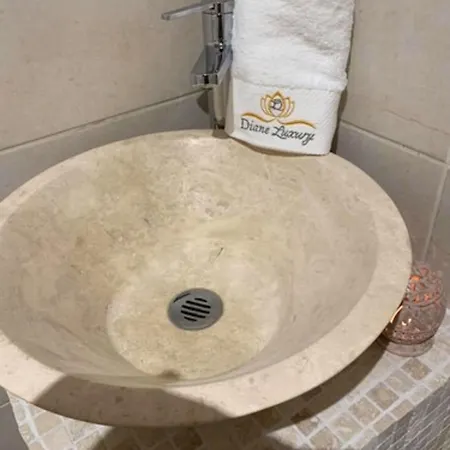 Diane Luxury 1 Ρουμπαί